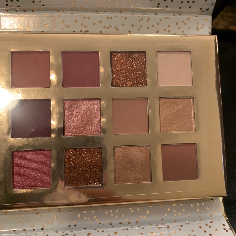 Essence Beauty From Santa Eyeshadow Palette